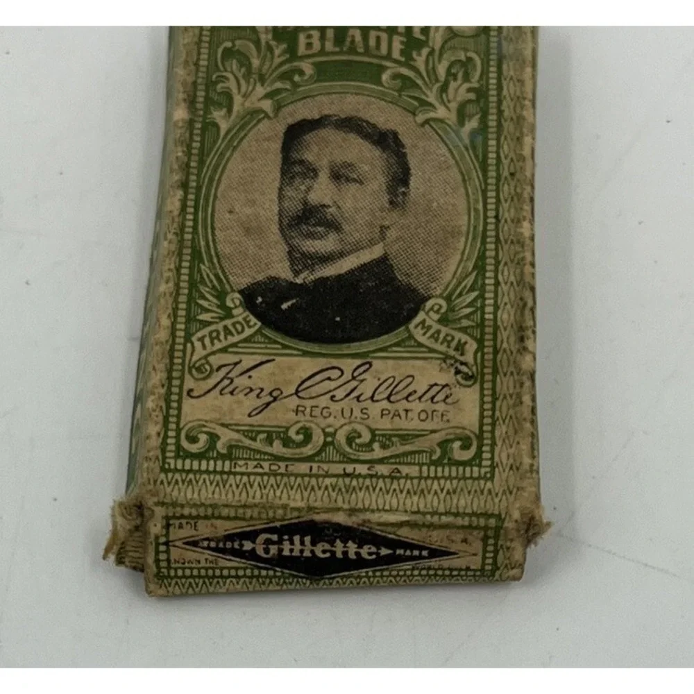 Vintage King Gillette Razor Blades Green Box with One Wrapped Blade